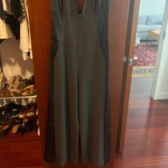 Halston Grey/green jumpsuit, nice V neckline - Picture 6 of 6